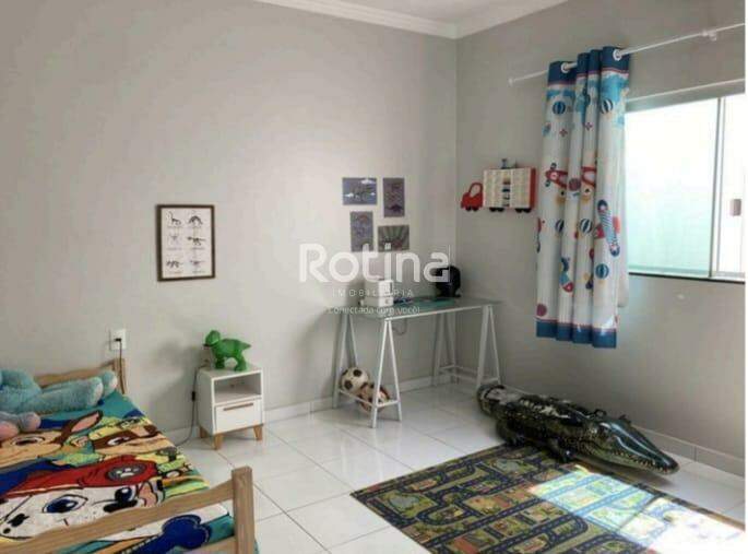Casa à venda, em Uberlândia no bairro Segismundo Pereira no valor de R$ 1.350,00 - Rotina Imobiliária: 