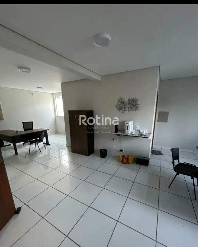 Sala para alugar, em Uberlândia no bairro Vigilato Pereira no valor de R$ 2.200,00 - Rotina Imobiliária: 