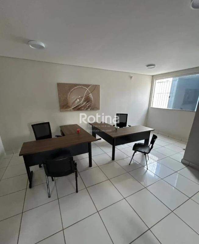 Sala para alugar, em Uberlândia no bairro Vigilato Pereira no valor de R$ 2.200,00 - Rotina Imobiliária: 