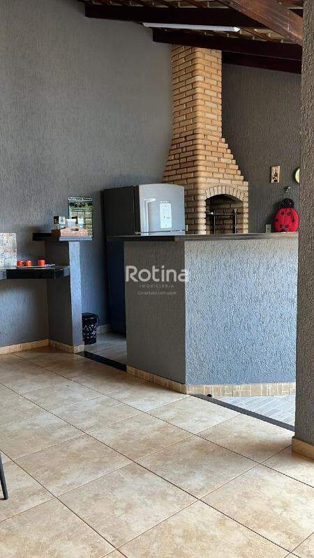Casa à venda, 3 quartos em Uberlândia no bairro Segismundo Pereira no valor de R$ 950.000,00 - Rotina Imobiliária: 