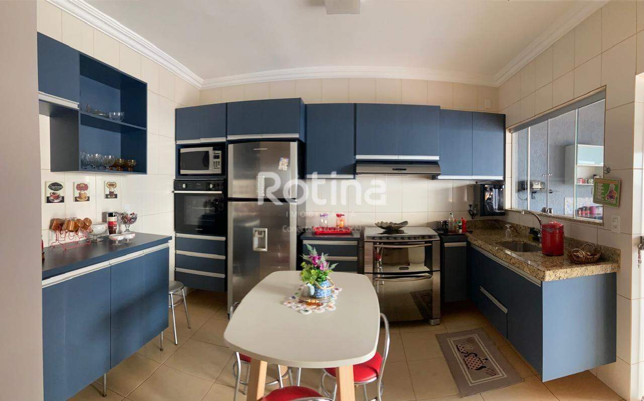 Casa à venda, 3 quartos em Uberlândia no bairro Segismundo Pereira no valor de R$ 950.000,00 - Rotina Imobiliária: 