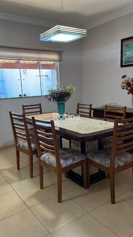 Casa à venda, 3 quartos em Uberlândia no bairro Segismundo Pereira no valor de R$ 950.000,00 - Rotina Imobiliária: 