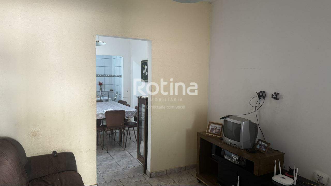 Casa à venda, em Uberlândia no bairro Santa Mônica no valor de R$ 350.000,00 - Rotina Imobiliária: 
