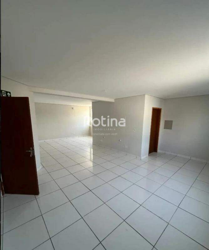 Sala para alugar, em Uberlândia no bairro Vigilato Pereira no valor de R$ 2.200,00 - Rotina Imobiliária: 