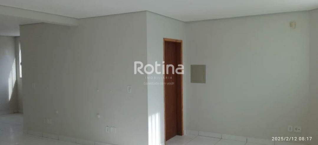 Sala para alugar, em Uberlândia no bairro Vigilato Pereira no valor de R$ 2.200,00 - Rotina Imobiliária: 