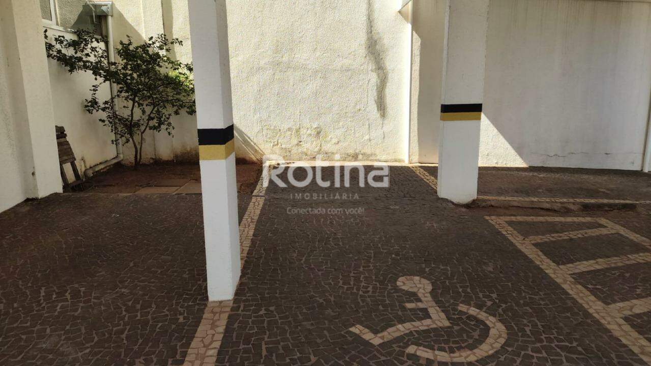 Apartamento para alugar, 3 quartos em Uberlândia no bairro Santa Mônica no valor de R$ 1.200,00 - Rotina Imobiliária: 