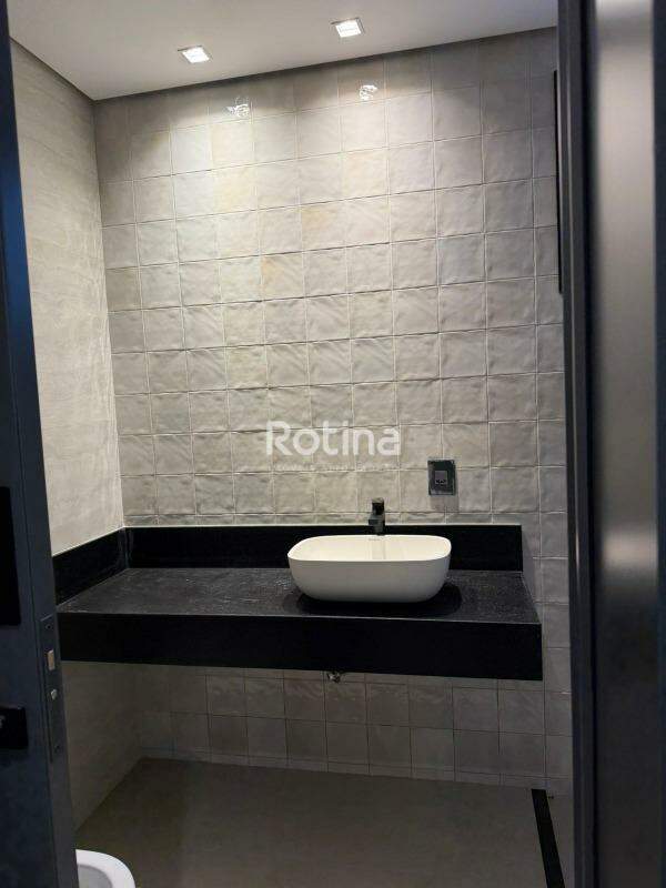 Casa à venda, 3 quartos em Uberlândia no bairro Vigilato Pereira no valor de R$ 2.600.000,00 - Rotina Imobiliária: 