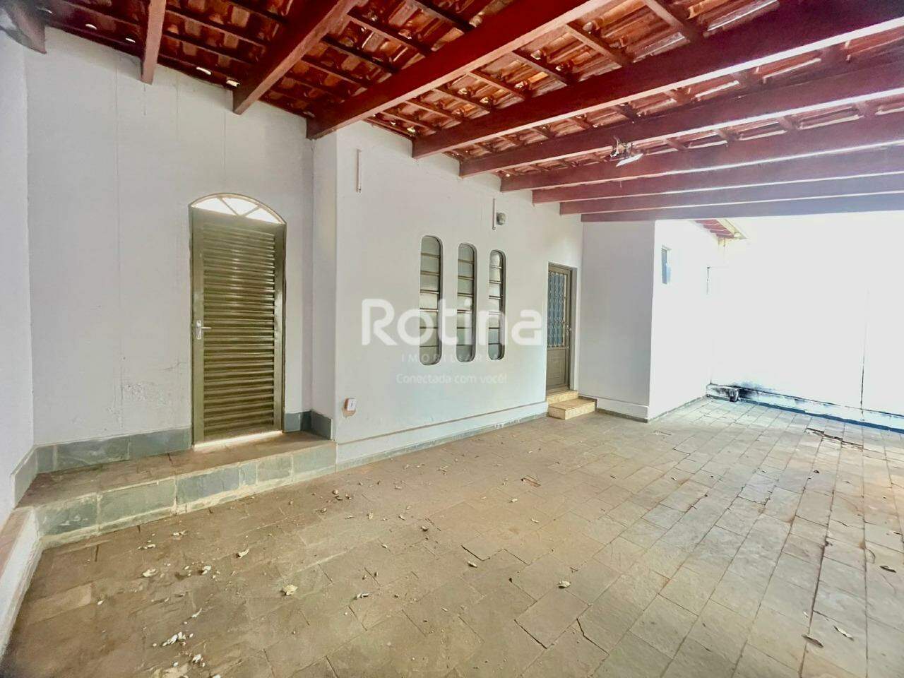 Casa à venda, 3 quartos em Uberlândia no bairro Cidade Jardim no valor de R$ 630.000,00 - Rotina Imobiliária: 