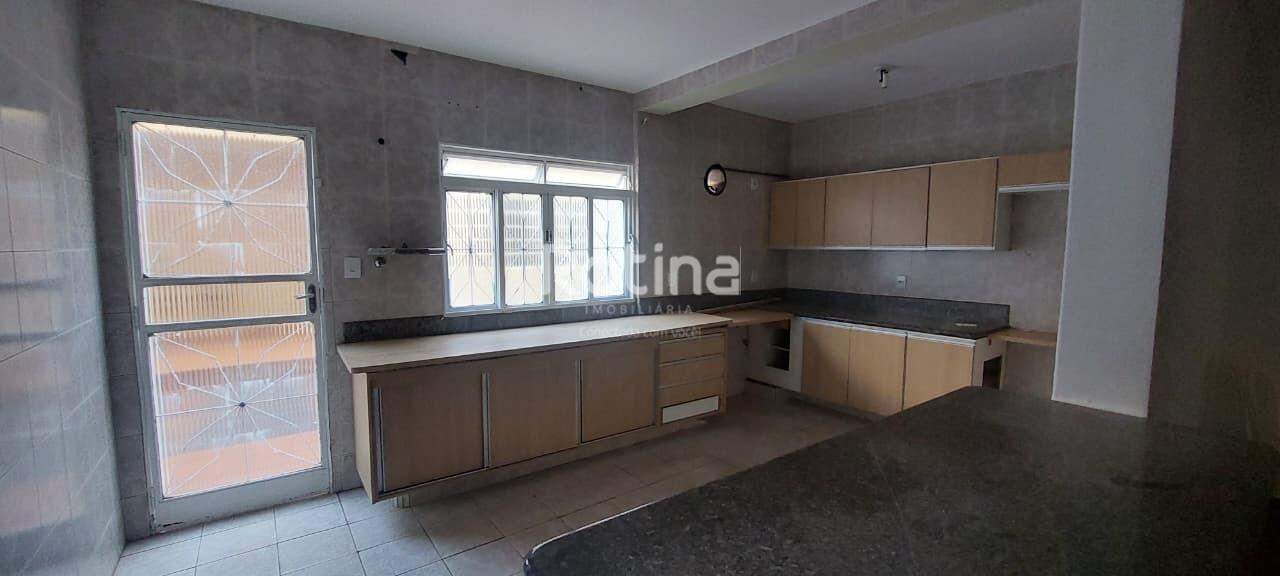 Casa Comercial para alugar, em Uberlândia no bairro Centro no valor de R$ 8.000,00 - Rotina Imobiliária: 