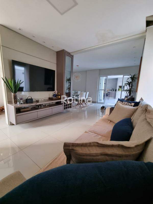 Casa Condomínio Fechado para alugar, 3 quartos em Uberlândia no bairro Granja Marileusa no valor de R$ 9.000,00 - Rotina Imobiliária: 