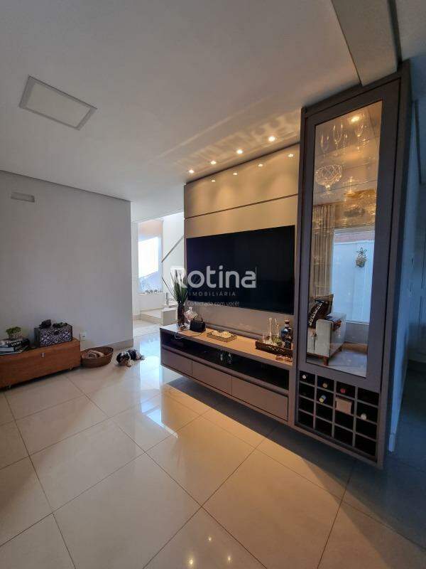 Casa Condomínio Fechado para alugar, 3 quartos em Uberlândia no bairro Granja Marileusa no valor de R$ 9.000,00 - Rotina Imobiliária: 