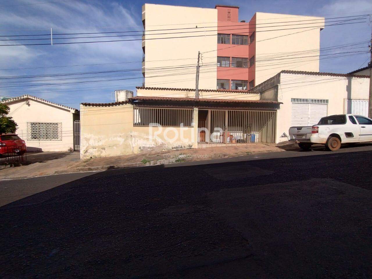 Casa para alugar, 2 quartos em Uberlândia no bairro Nossa Senhora Aparecida no valor de R$ 1.800,00 - Rotina Imobiliária: 