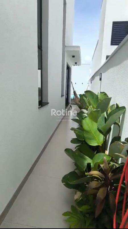 Casa Condomínio Fechado à venda, 3 quartos em Uberlândia no bairro Jardim Holanda no valor de R$ 1.200.000,00 - Rotina Imobiliária: 