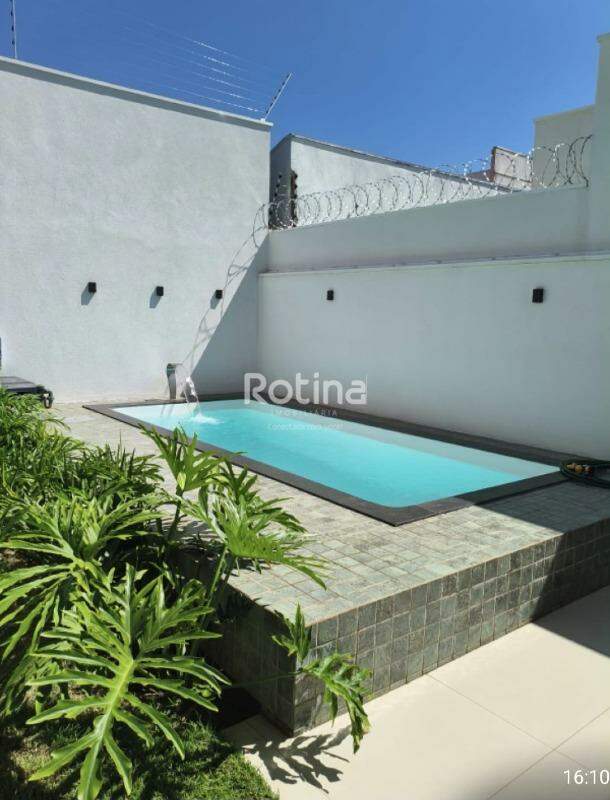 Casa Condomínio Fechado à venda, 3 quartos em Uberlândia no bairro Jardim Holanda no valor de R$ 1.200.000,00 - Rotina Imobiliária: 