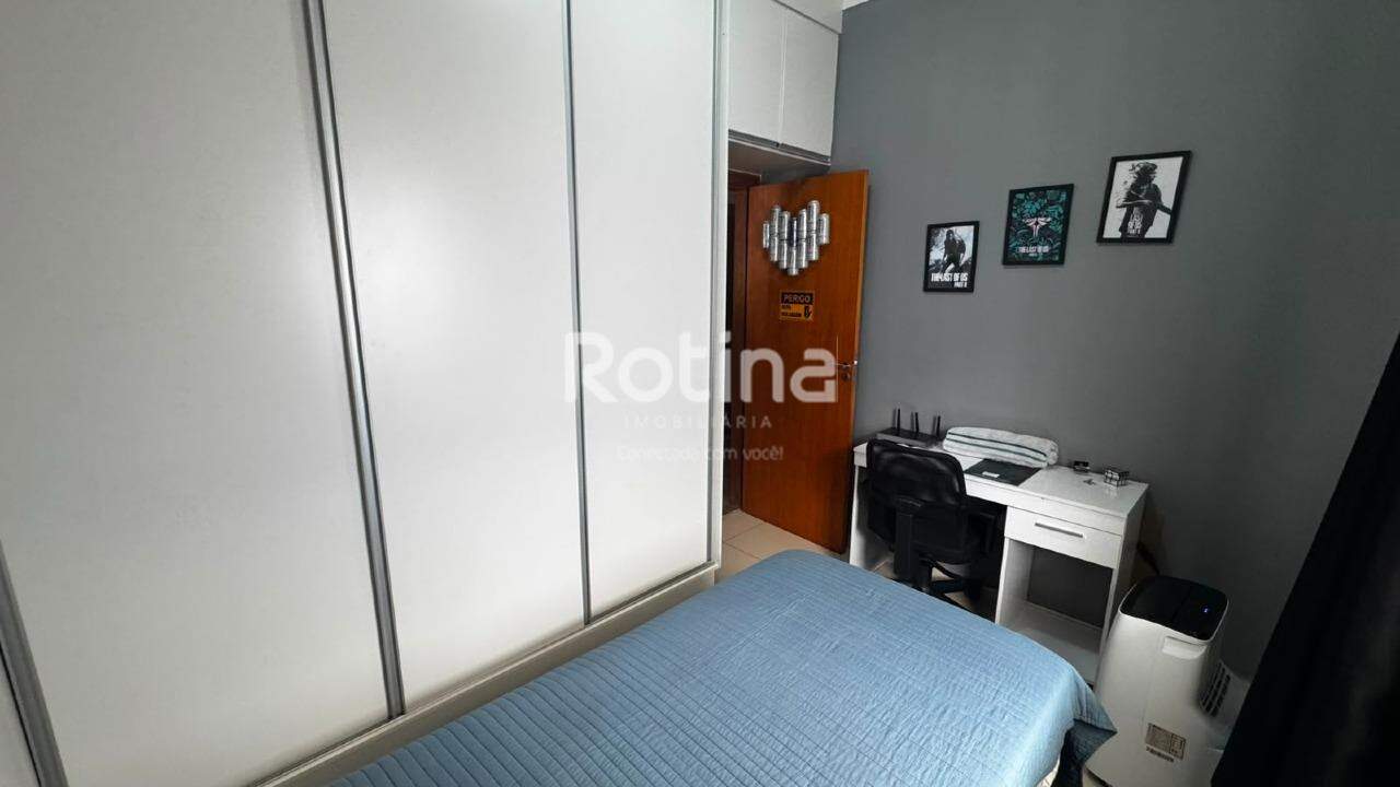 Casa à venda, 3 quartos em Uberlândia no bairro Bosque dos Buritis no valor de R$ 780.000,00 - Rotina Imobiliária: Quarto 2 com guarda-roupa embutido
