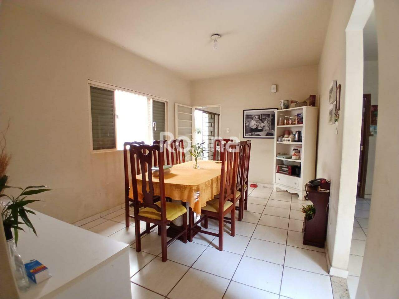 Casa para alugar, 5 quartos em Uberlândia no bairro Brasil no valor de R$ 2.800,00 - Rotina Imobiliária: 