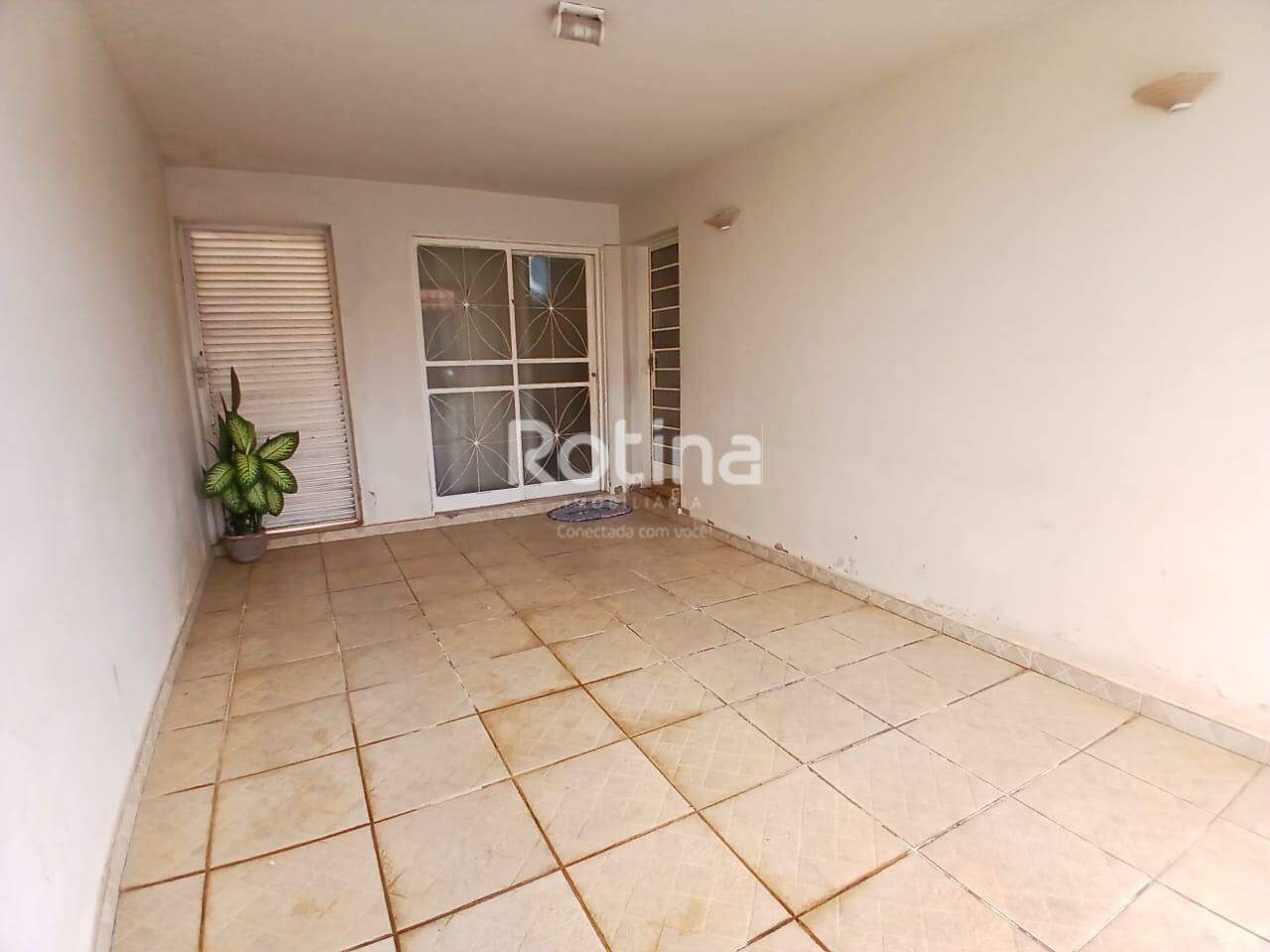Casa para alugar, 5 quartos em Uberlândia no bairro Brasil no valor de R$ 2.800,00 - Rotina Imobiliária: 
