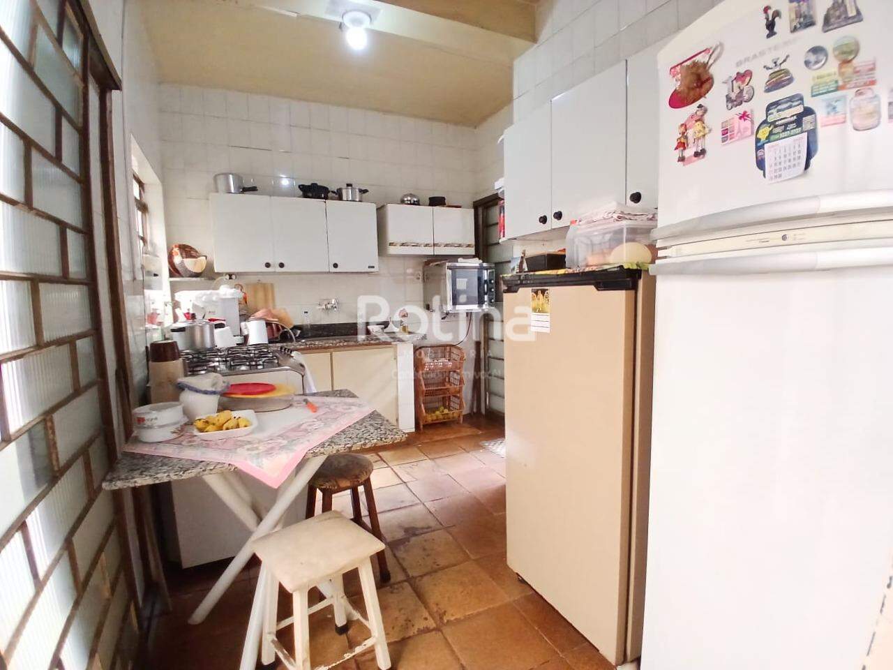Casa para alugar, 5 quartos em Uberlândia no bairro Brasil no valor de R$ 2.800,00 - Rotina Imobiliária: 