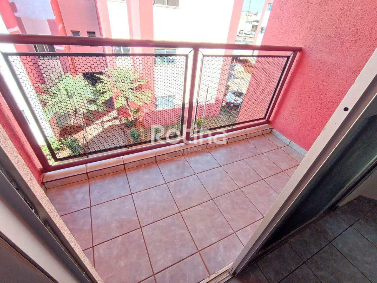 Apartamento à venda, 3 quartos em Uberlândia no bairro Granada no valor de R$ 250.000,00 - Rotina Imobiliária: 