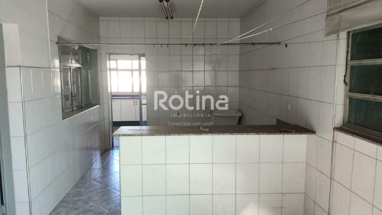 Apartamento para alugar, 4 quartos em Uberlândia no bairro Martins no valor de R$ 2.500,00 - Rotina Imobiliária: 