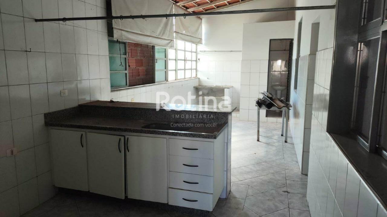 Apartamento para alugar, 4 quartos em Uberlândia no bairro Martins no valor de R$ 2.500,00 - Rotina Imobiliária: 
