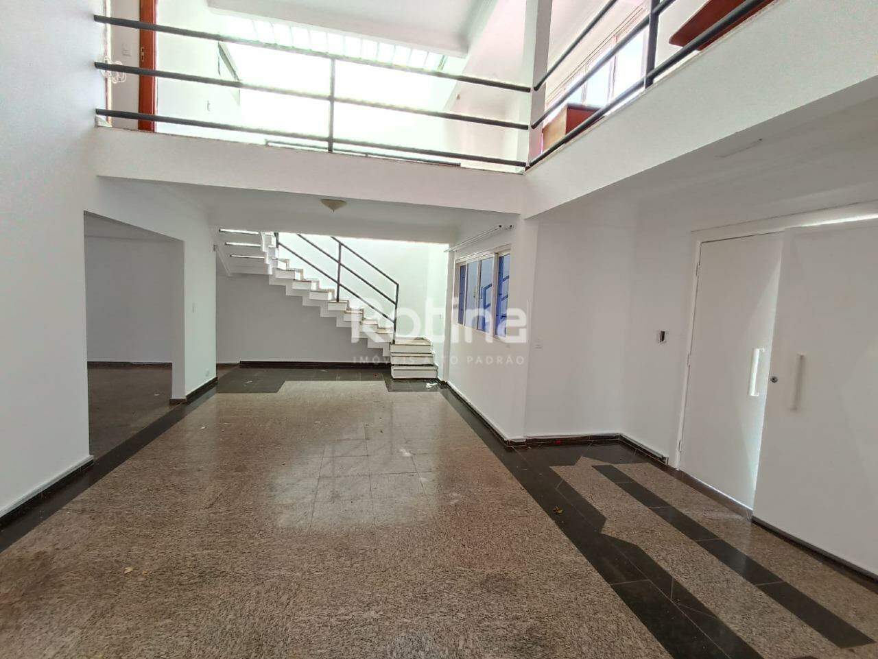 Casa à venda, 3 quartos em Uberlândia no bairro Morada da Colina no valor de R$ 1.500.000,00 - Rotina Imobiliária: 