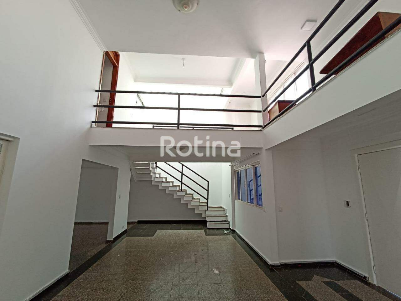 Casa à venda, 3 quartos em Uberlândia no bairro Morada da Colina no valor de R$ 1.500.000,00 - Rotina Imobiliária: 