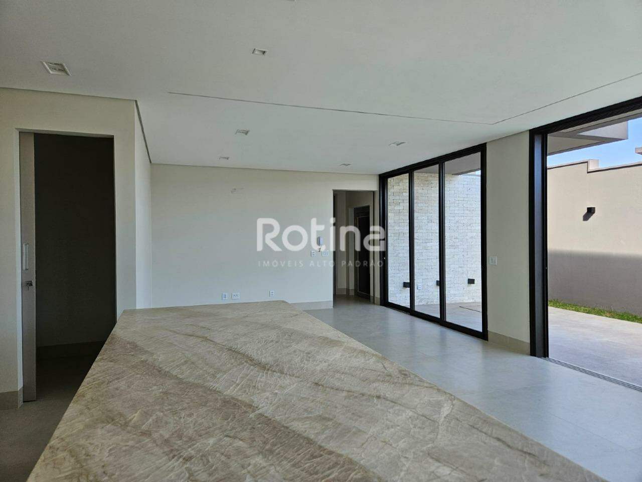 Casa Condomínio Fechado à venda, 3 quartos em Uberlândia no bairro Cond. Tamboré no valor de R$ 3.800.000,00 - Rotina Imobiliária: 