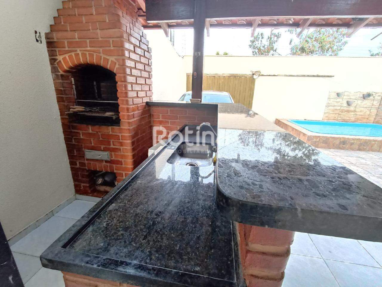 Casa à venda, 4 quartos em Uberlândia no bairro Brasil no valor de R$ 690.000,00 - Rotina Imobiliária: 