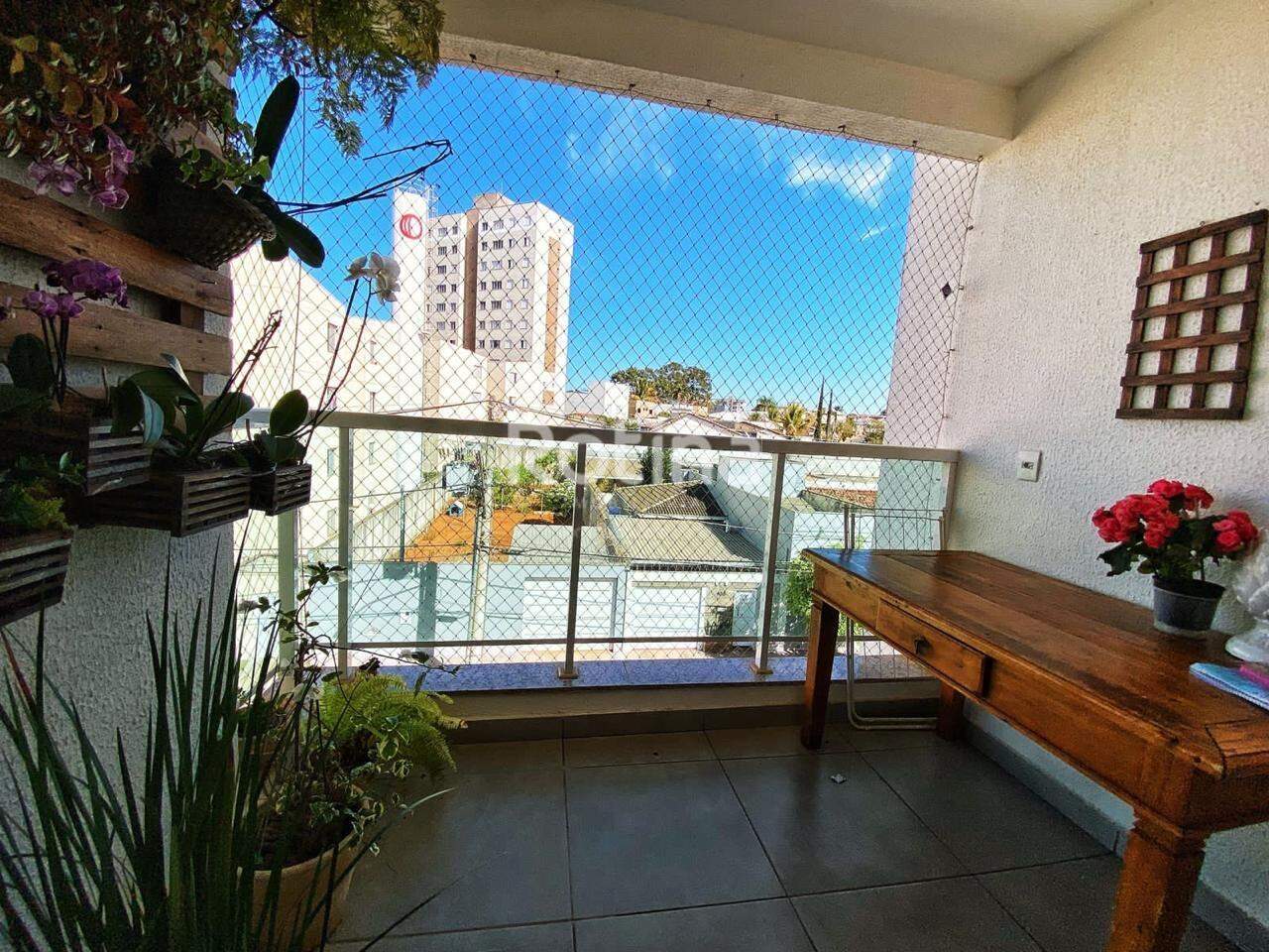 Apartamento à venda, 3 quartos em Uberlândia no bairro Alto Umuarama no valor de R$ 405.000,00 - Rotina Imobiliária: 