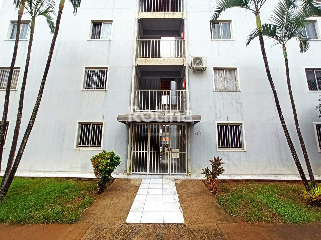 Apartamento para alugar, 2 quartos em Uberlândia no bairro Chacaras Tubalina e Quartel no valor de R$ 850,00 - Rotina Imobiliária: 