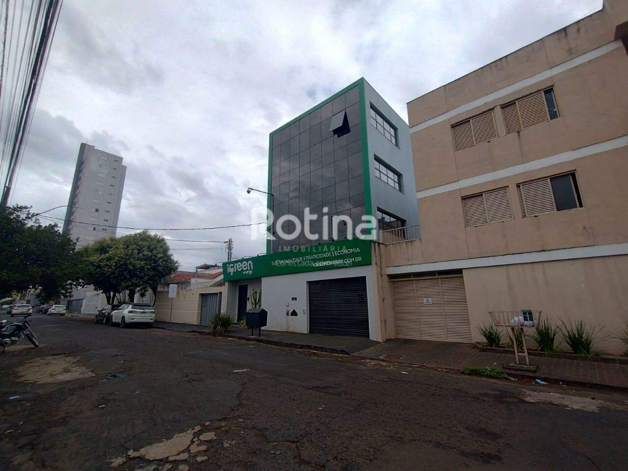 Prédio Inteiro para alugar, em Uberlândia no bairro Nossa Senhora Aparecida no valor de R$ 40.000,00 - Rotina Imobiliária: 