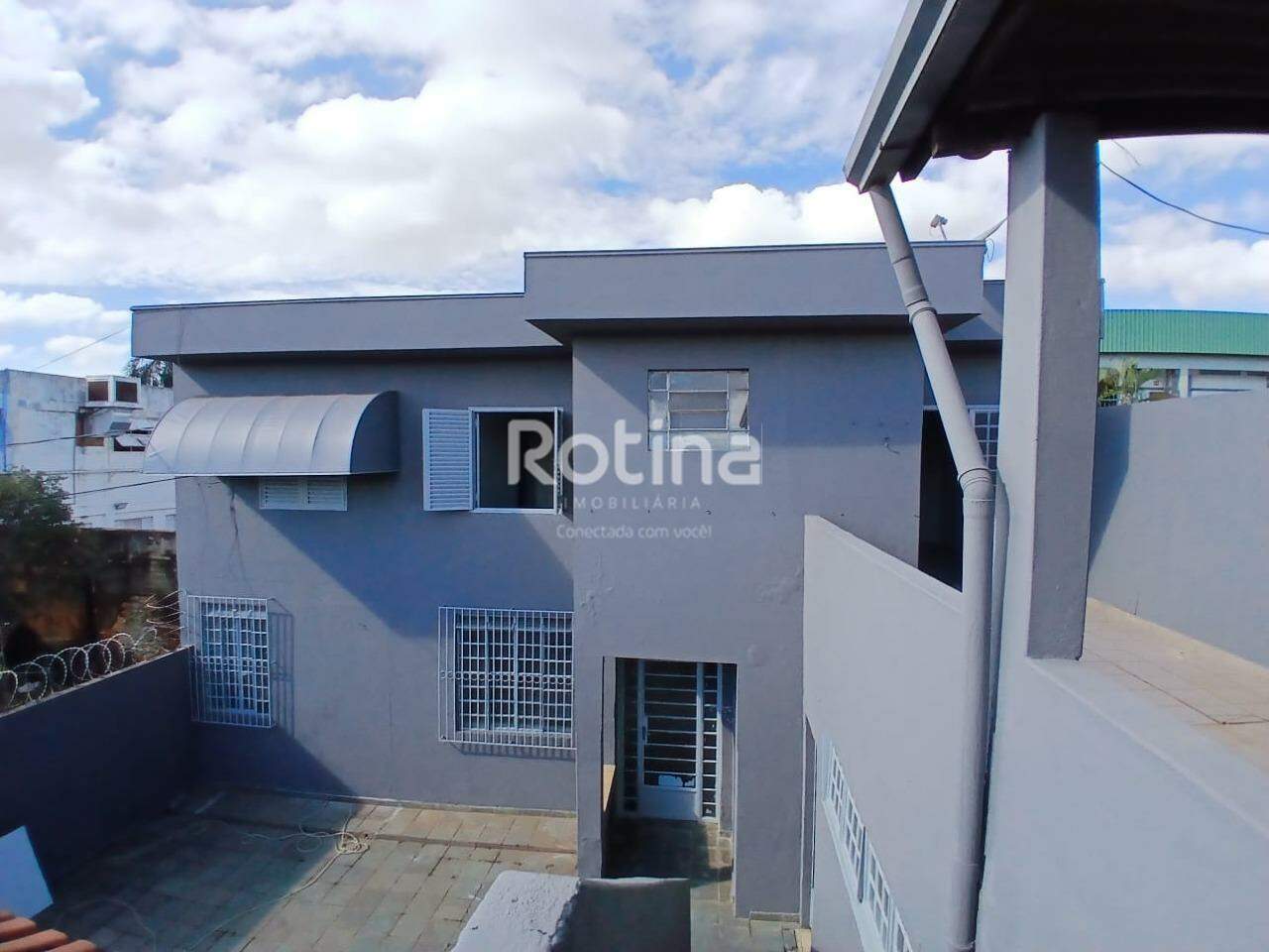 Casa para alugar, 3 quartos em Uberlândia no bairro Martins no valor de R$ 2.500,00 - Rotina Imobiliária: 