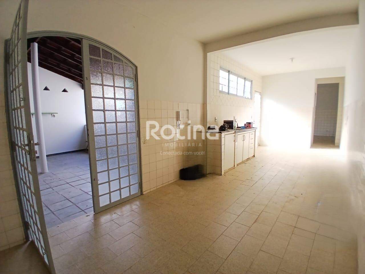 Casa para alugar, 3 quartos em Uberlândia no bairro Martins no valor de R$ 2.500,00 - Rotina Imobiliária: 