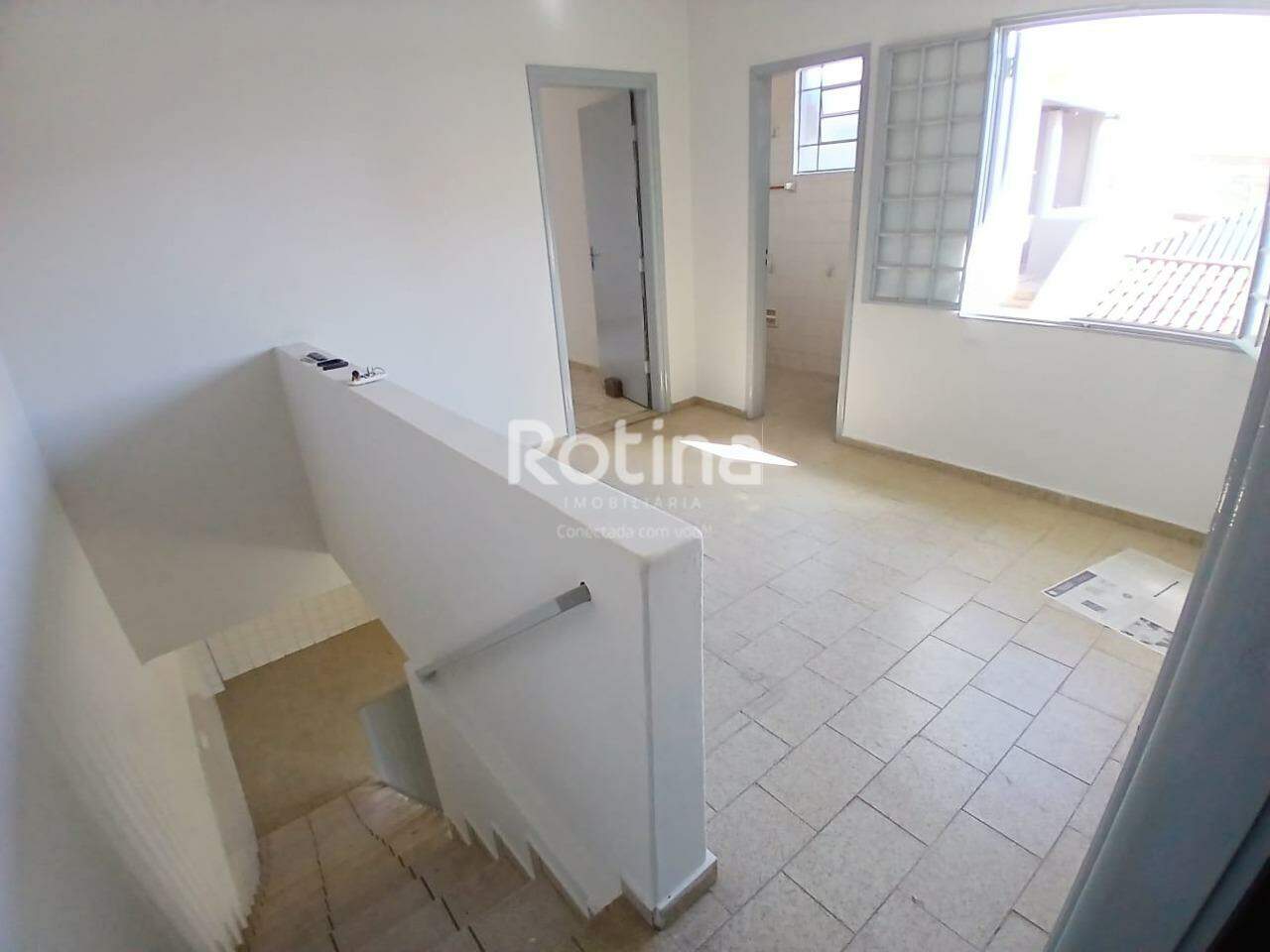 Casa para alugar, 3 quartos em Uberlândia no bairro Martins no valor de R$ 2.500,00 - Rotina Imobiliária: 