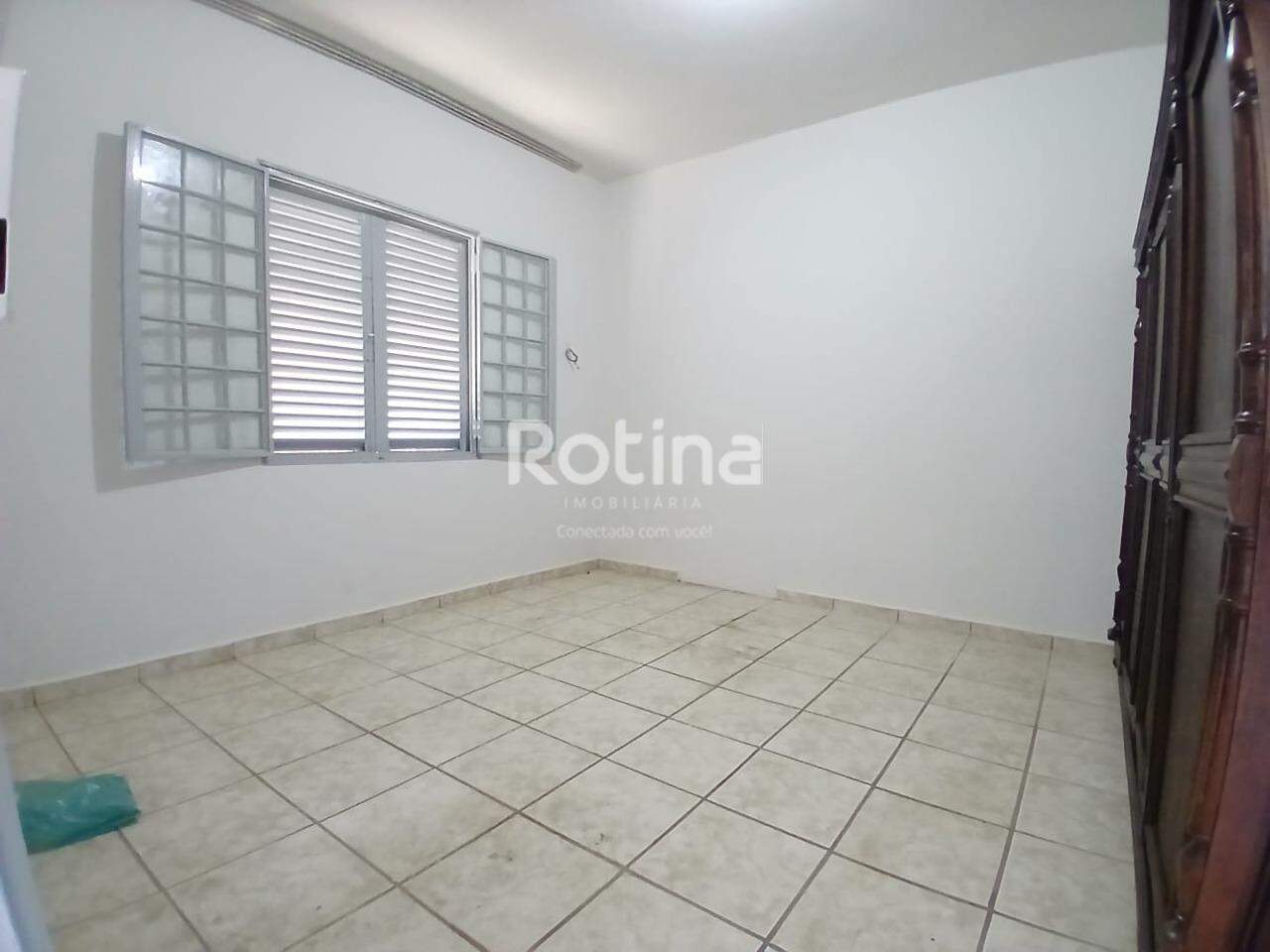 Casa para alugar, 3 quartos em Uberlândia no bairro Martins no valor de R$ 2.500,00 - Rotina Imobiliária: 