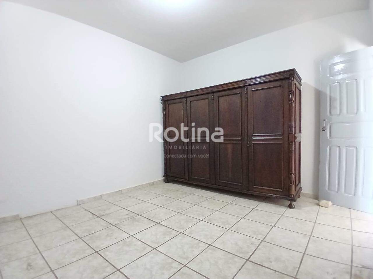 Casa para alugar, 3 quartos em Uberlândia no bairro Martins no valor de R$ 2.500,00 - Rotina Imobiliária: 