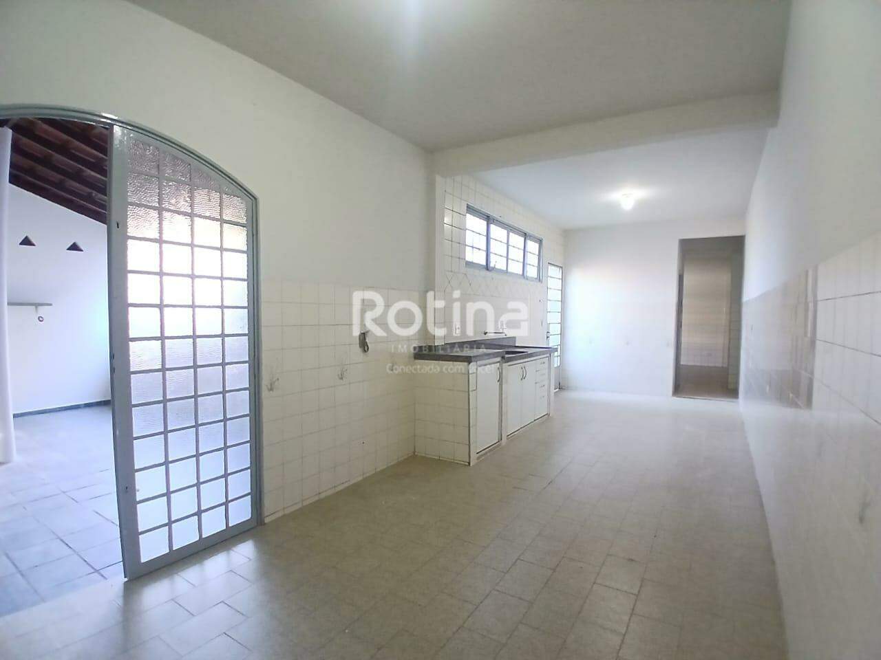Casa para alugar, 3 quartos em Uberlândia no bairro Martins no valor de R$ 2.000,00 - Rotina Imobiliária: 