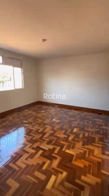 Apartamento à venda, 3 quartos em Uberlândia no bairro Osvaldo Rezende no valor de R$ 220.000,00 - Rotina Imobiliária: 