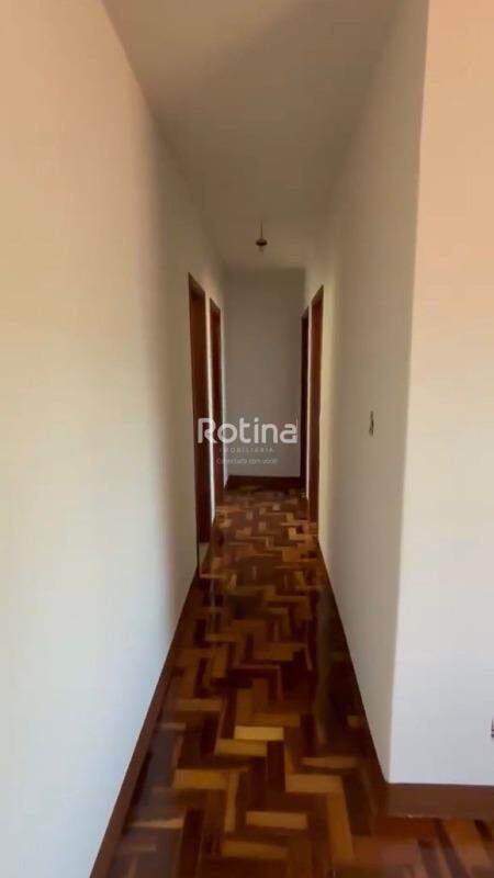 Apartamento à venda, 3 quartos em Uberlândia no bairro Osvaldo Rezende no valor de R$ 220.000,00 - Rotina Imobiliária: 