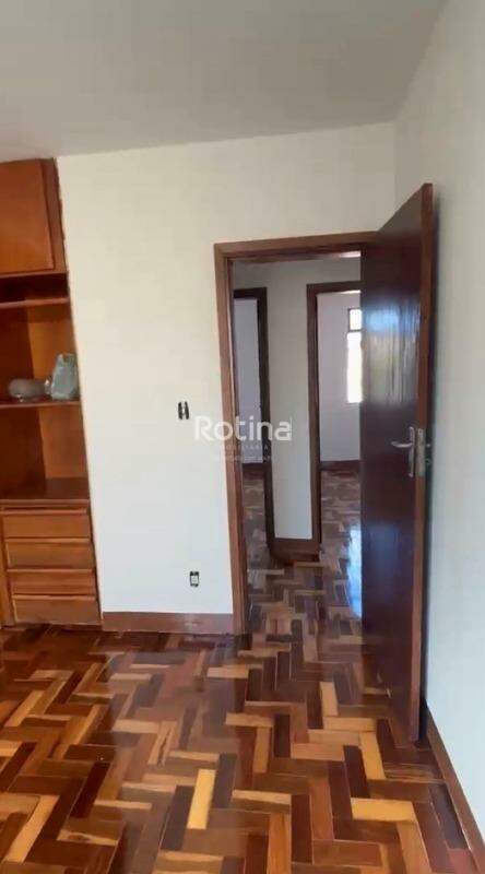 Apartamento à venda, 3 quartos em Uberlândia no bairro Osvaldo Rezende no valor de R$ 220.000,00 - Rotina Imobiliária: 