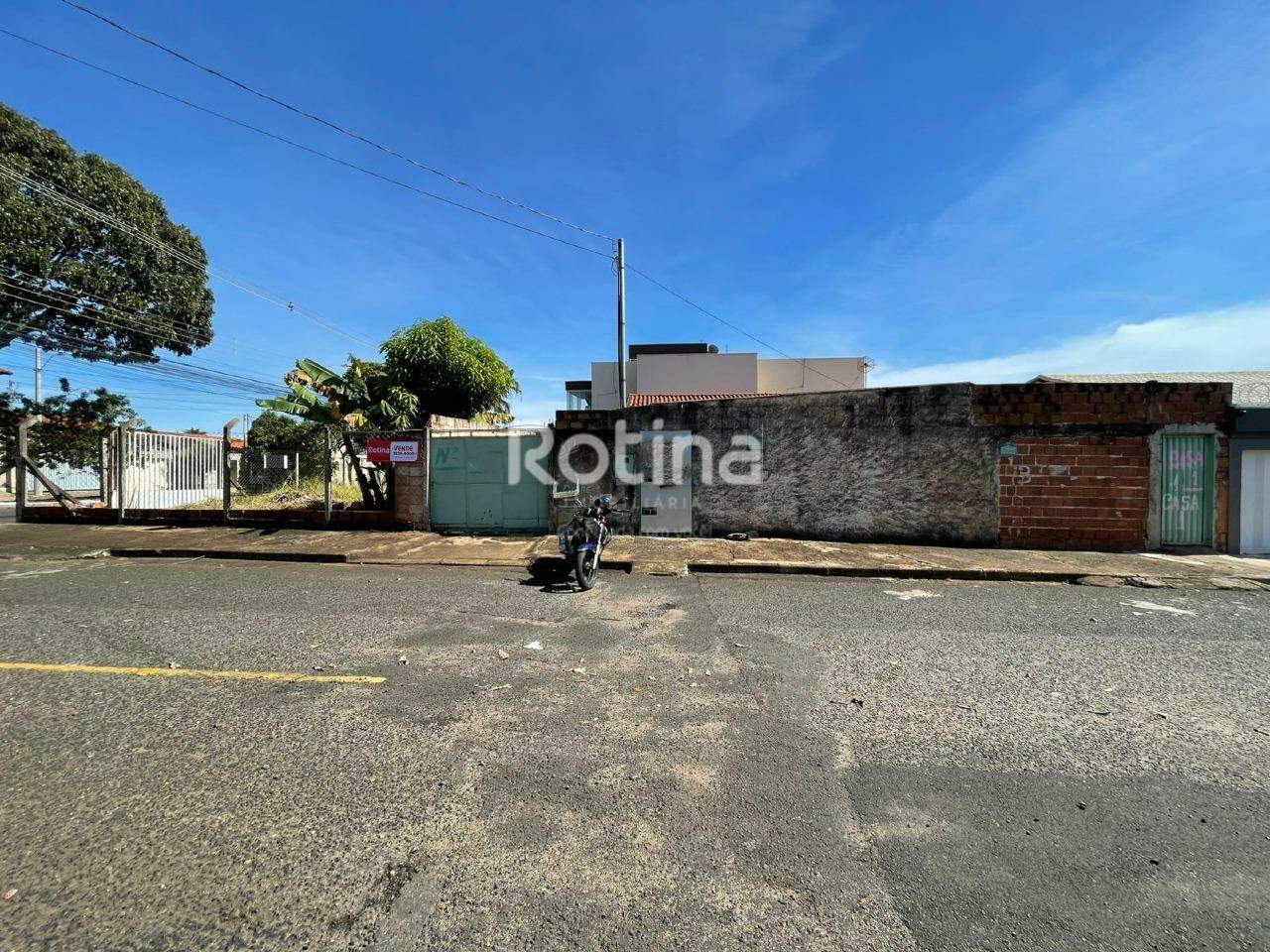 Terreno à venda, 3 quartos em Uberlândia no bairro Segismundo Pereira no valor de R$ 600.000,00 - Rotina Imobiliária: 