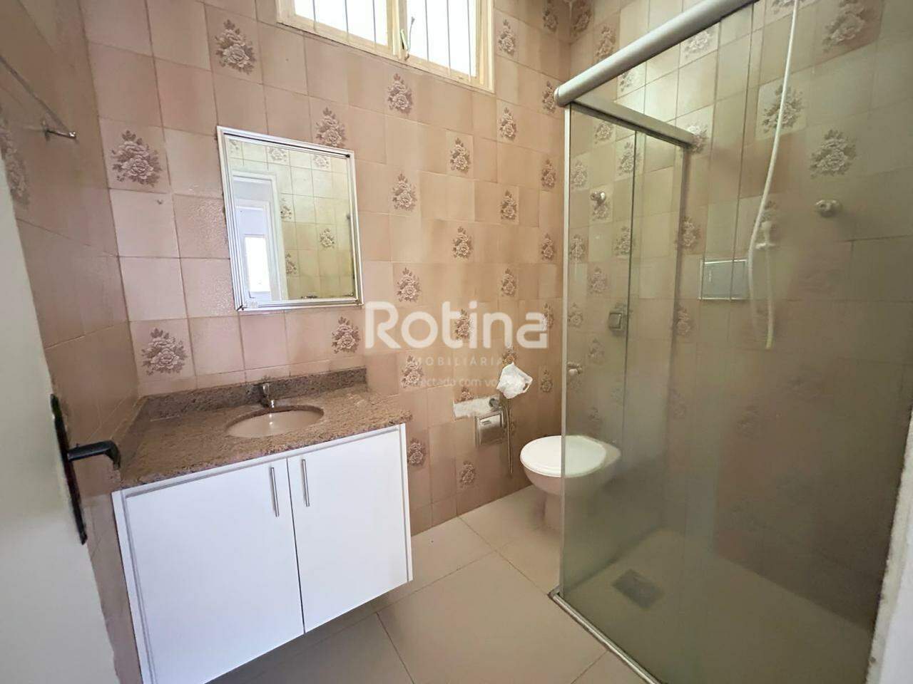 Casa à venda, 3 quartos em Uberlândia no bairro Pacaembu no valor de R$ 450.000,00 - Rotina Imobiliária: 