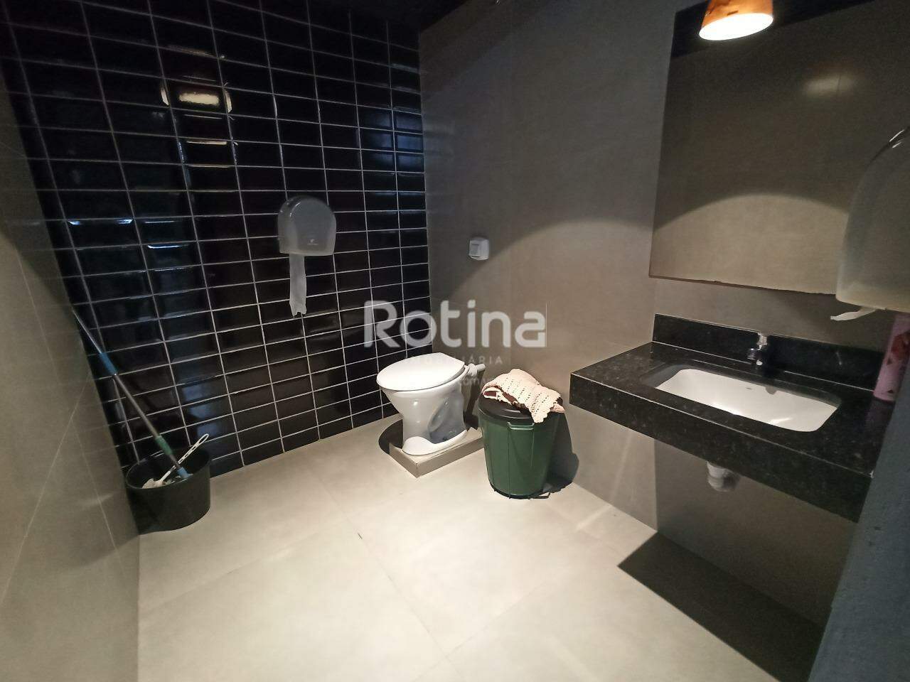 Comercial para alugar, em Uberlândia no bairro Centro no valor de R$ 11.000,00 - Rotina Imobiliária: 
