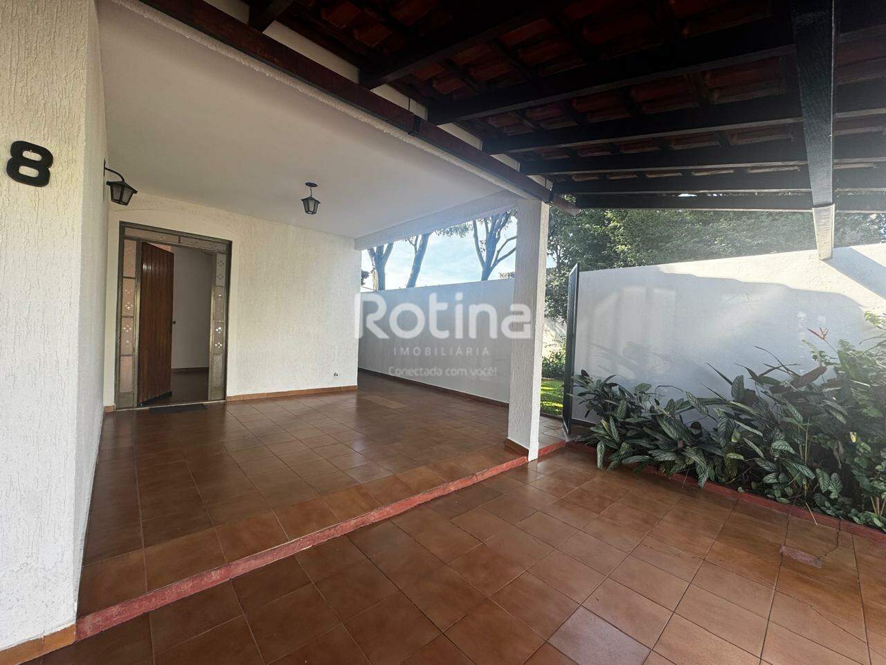 Casa para alugar, 3 quartos em Uberlândia no bairro Brasil no valor de R$ 5.000,00 - Rotina Imobiliária: 