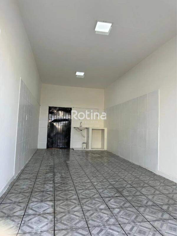 Comercial para alugar, em Uberlândia no bairro Tocantins no valor de R$ 900,00 - Rotina Imobiliária: 