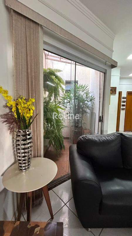 Casa à venda, 3 quartos em Uberlândia no bairro Jardim Botânico no valor de R$ 650.000,00 - Rotina Imobiliária: 