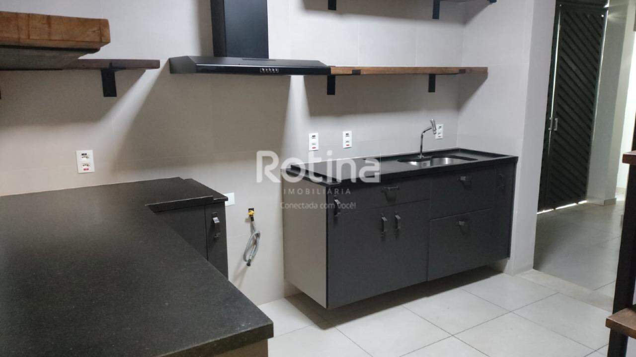 Casa para alugar, 3 quartos em Uberlândia no bairro Martins no valor de R$ 3.200,00 - Rotina Imobiliária: 