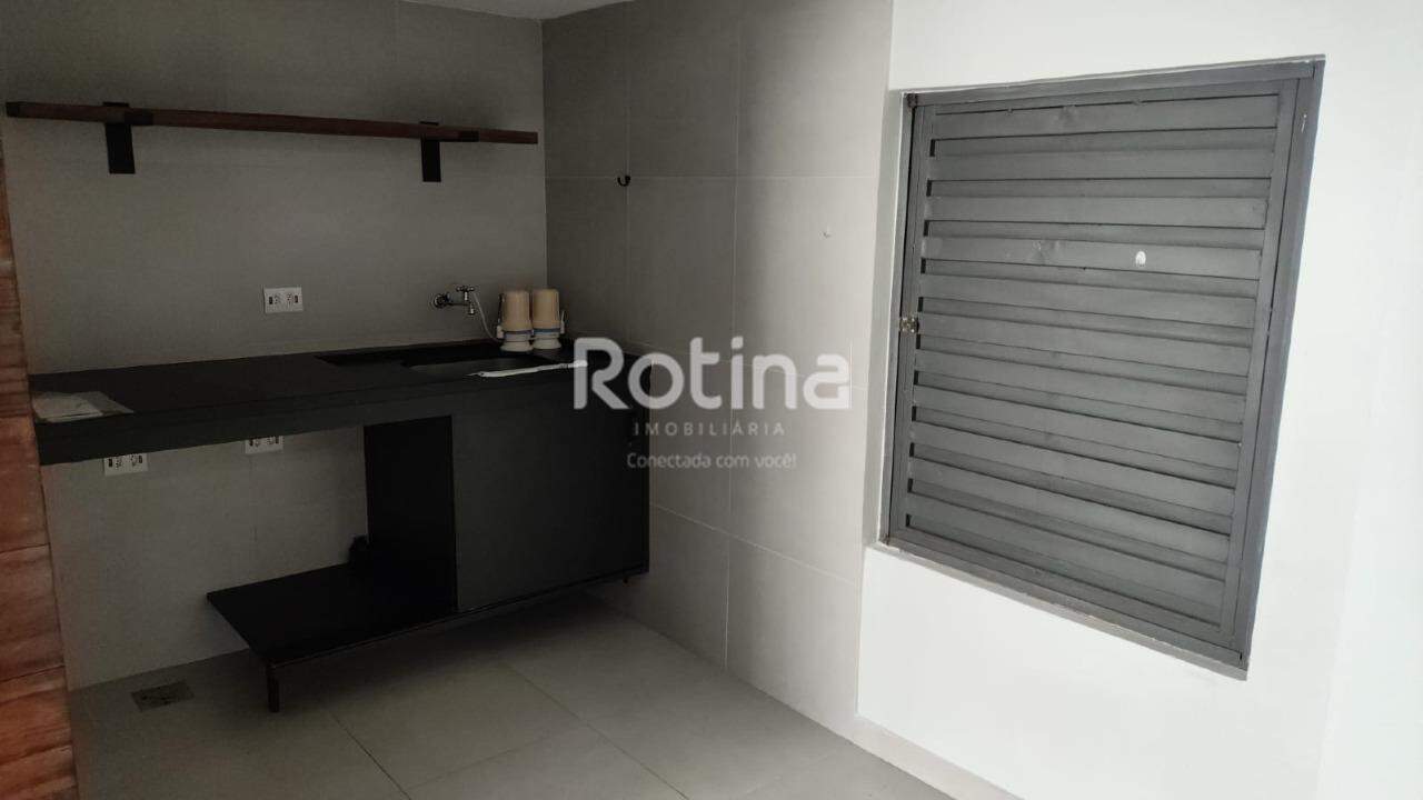 Casa para alugar, 3 quartos em Uberlândia no bairro Martins no valor de R$ 3.200,00 - Rotina Imobiliária: 