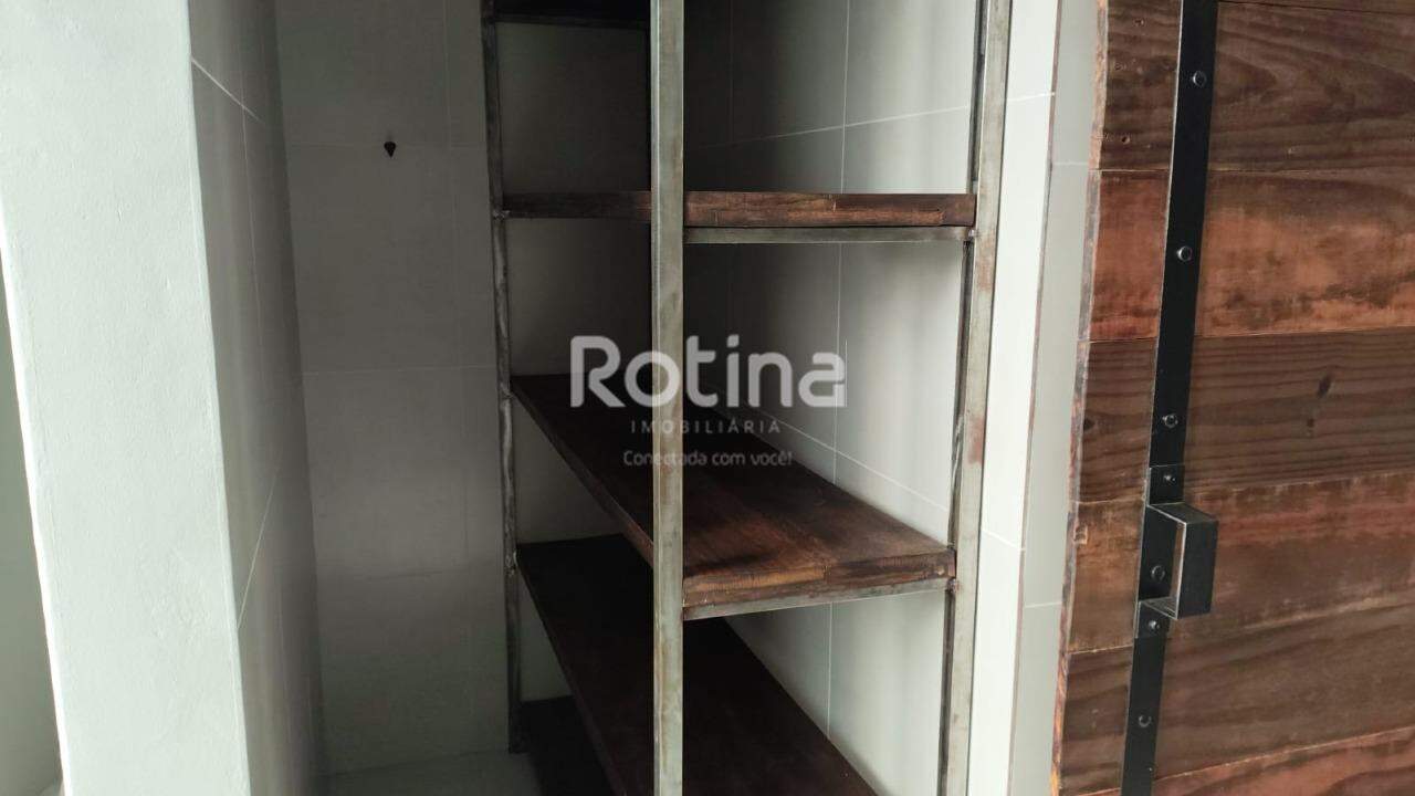 Casa para alugar, 3 quartos em Uberlândia no bairro Martins no valor de R$ 3.200,00 - Rotina Imobiliária: 